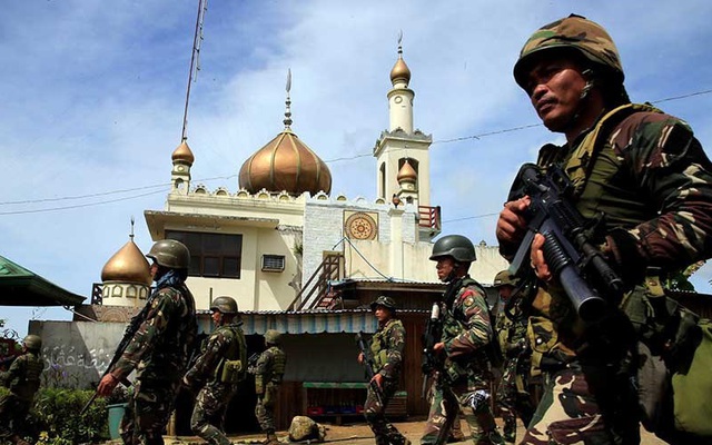 Quân đội Philippines nã tên lửa tiêu diệt khủng bố