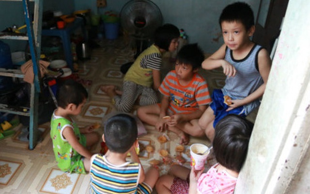 Chồng bỏ, vợ nuôi 11 con giữa Sài Gòn: 'Nhiều lúc, tôi chỉ muốn chết nhưng nhìn đàn con lại cố gạt nước mắt'