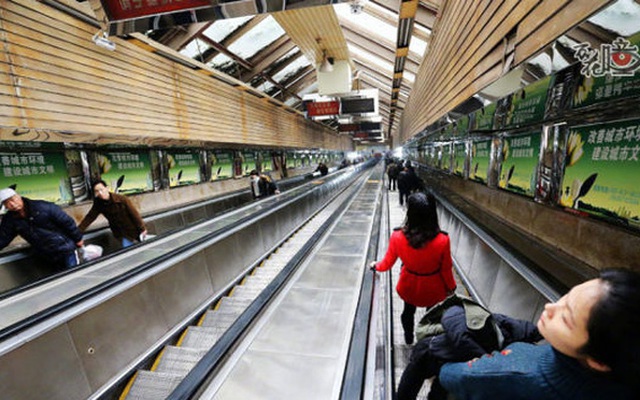 Mất tới 3 phút đi thang máy để ra khỏi tuyến tàu điện ngầm sâu nhất tại Trung Quốc