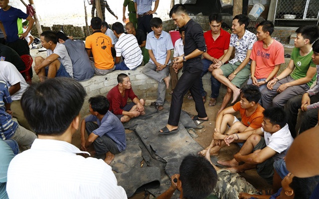 Cảnh sát đột kích phá xới bạc 60 đối tượng ở ven sườn núi