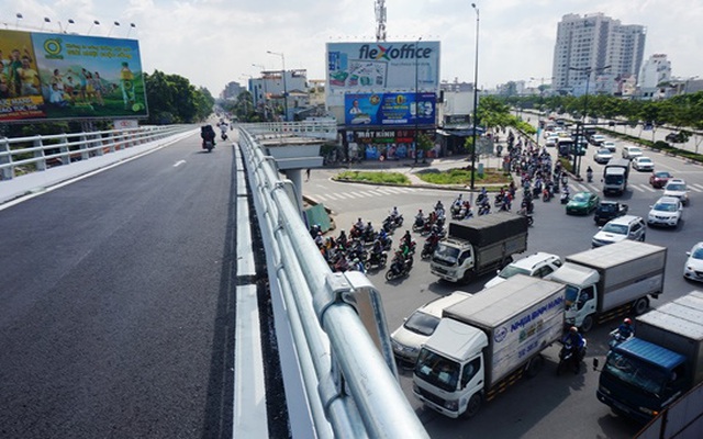 Giải tỏa quyết định đình chỉ thi công cầu vượt 'giải cứu' Tân Sơn Nhất