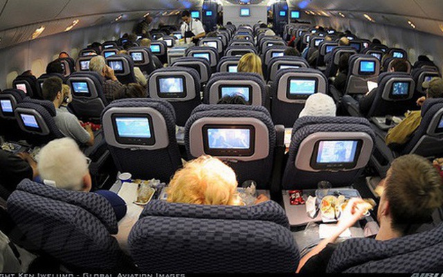 Cẩn thận bị phạt rất nặng nếu bạn làm điều này khi đang ở trên máy bay