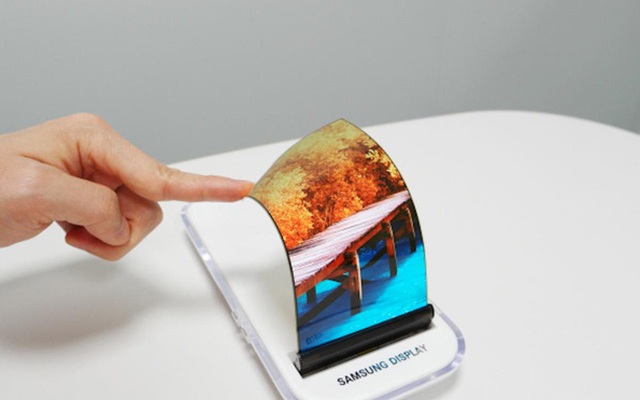 Tại sao Samsung phải vội vàng ra mắt chiếc smartphone gập của mình khi chưa chín mùi?