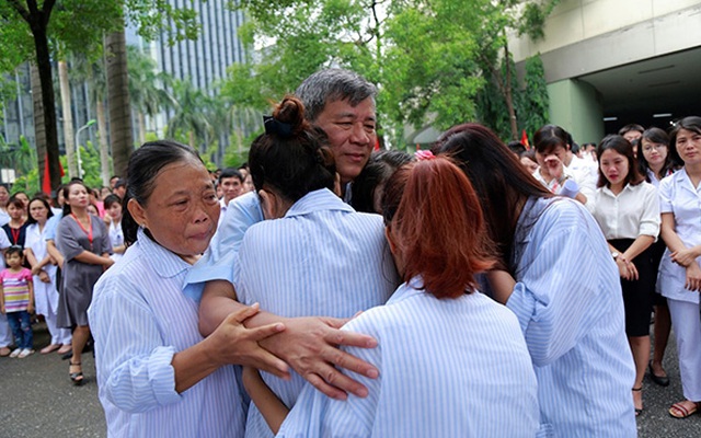 Tấm lòng GS. Nguyễn Anh Trí qua lời kể của nhân viên và người bệnh