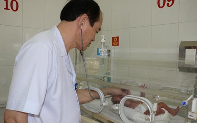 Hà Tĩnh: Cứu sống trẻ sơ sinh 34 tuần tuổi bị tràn khí màng phổi