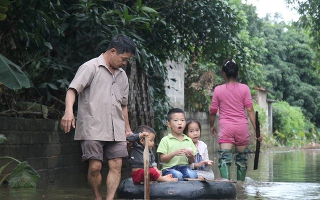 1 tuần sau vỡ đê, người dân vẫn chưa có nhà để về