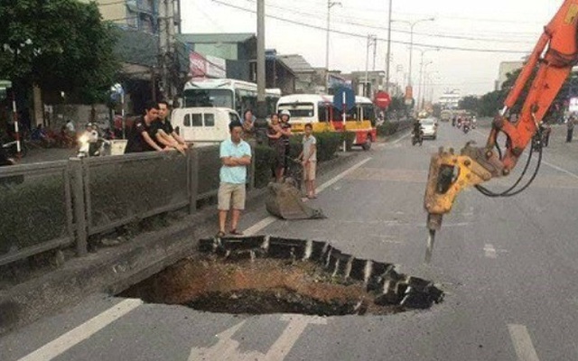 Quảng Ninh: ‘Hố tử thần’ xuất hiện trên QL18