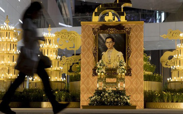 Sau một năm để tang nhà vua, kinh tế Thái Lan chuẩn bị hồi sinh