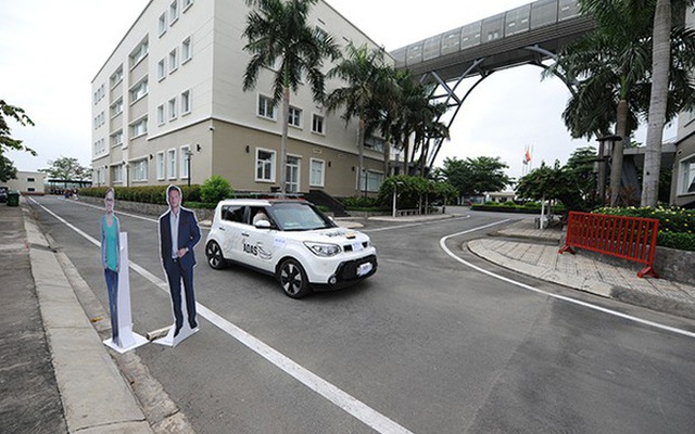 FPT lần đầu thử nghiệm thực tế xe ô tô tự lái đầu tiên của Việt Nam với tốc độ 20-25km/h