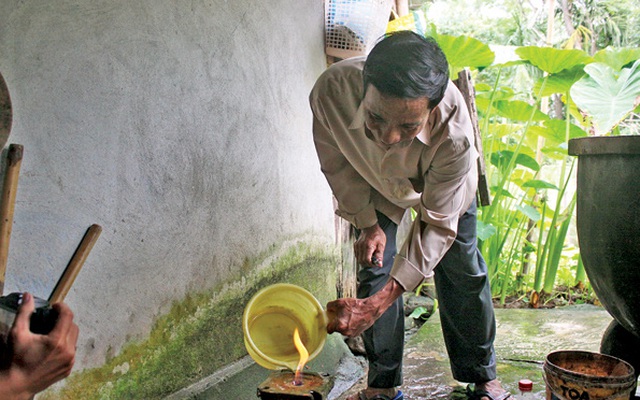 Kỳ bí “giếng lửa” 10 năm càng đổ nước càng... bốc cháy