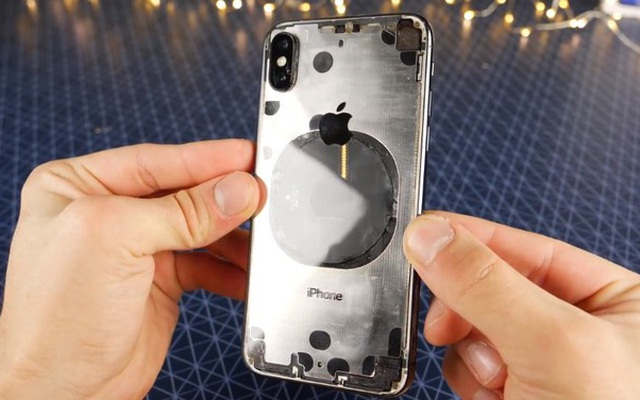 Đây là cách biến mặt lưng của iPhone X trở nên trong suốt