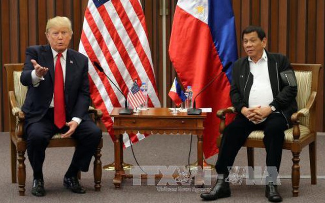 Tổng thống Trump rời Philippines, không tham dự Hội nghị Cấp cao Đông Á