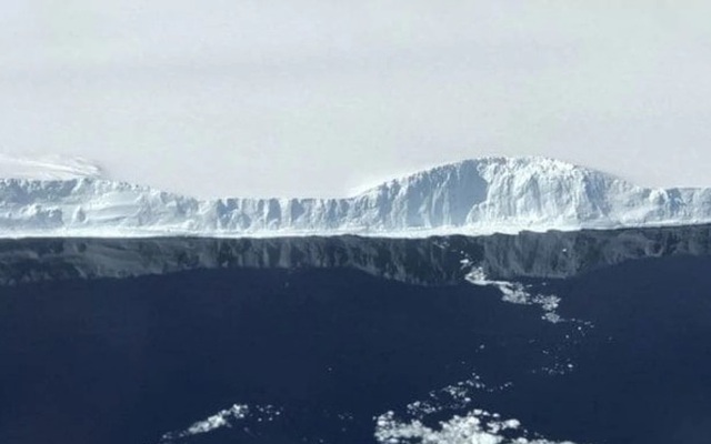 NASA đã chụp được núi băng trôi khổng lồ bị tách khỏi Nam Cực, đây là hình ảnh rõ nét về nó