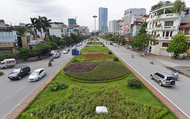 Hà Nội xén dải phân cách mở rộng đường Nguyễn Chí Thanh