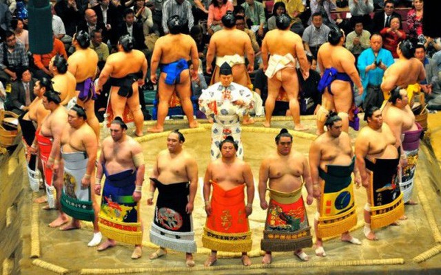 Thế giới "u ám" của võ sĩ sumo tại Nhật: Không lương, không điện thoại, không bạn gái