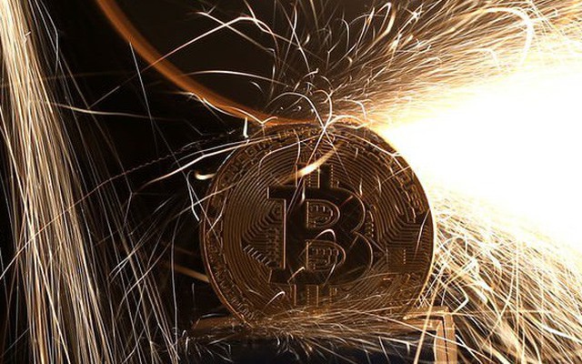 Việt Nam nhập khẩu 1.500 máy đào bitcoin: Con người đã "điên rồ" với đồng tiền ảo đến mức nào?
