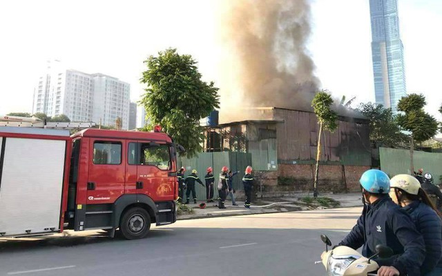 Cháy khu nhà lợp tôn ở Trung Kính, một người đàn ông thiệt mạng