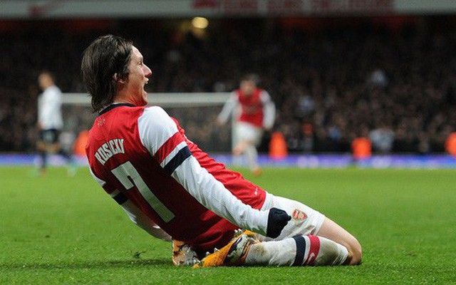 Cựu sao Arsenal Rosicky giải nghệ