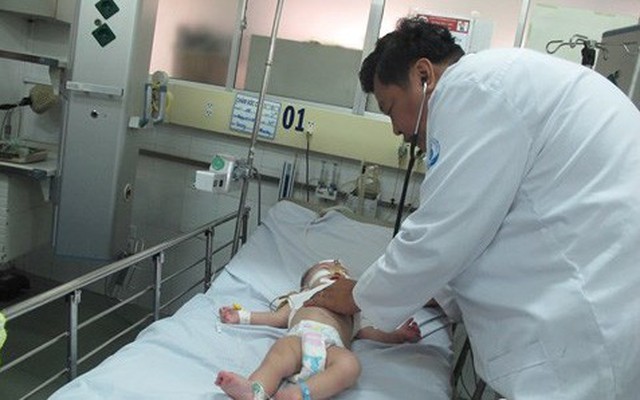 TP.HCM: Hàng trăm trẻ nhập viện mỗi ngày vì bệnh hô hấp