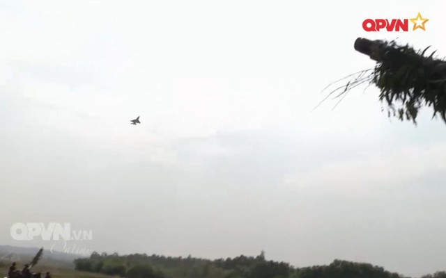 Việt Nam dùng Su-22 làm mục tiêu cho pháo phòng không tập ngắm bắn