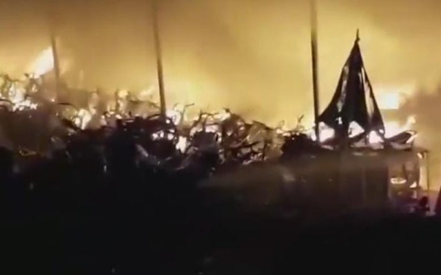 Nhóm khủng bố đốt kho xe tang vật của CSGT để "gây tiếng vang" trước khi bỏ bom sân bay