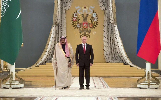 Chuyến thăm Nga xa xỉ bạc tỷ của vua Ả Rập Saudi gặp sự cố vì chiếc thang vàng "phản chủ"