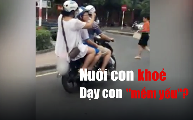 Trên đường đi học, mẹ bón cho con ăn từng thìa và mối nguy hại không ngờ phía sau