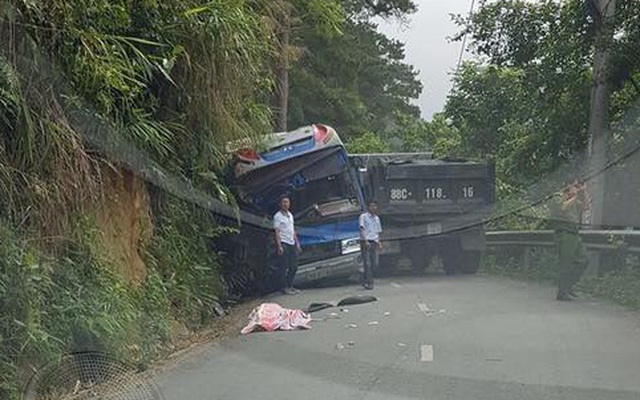 Xe ô tô chở học sinh gặp nạn ở Tam Đảo: Tài xế đánh lái cho xe đâm vào vách núi