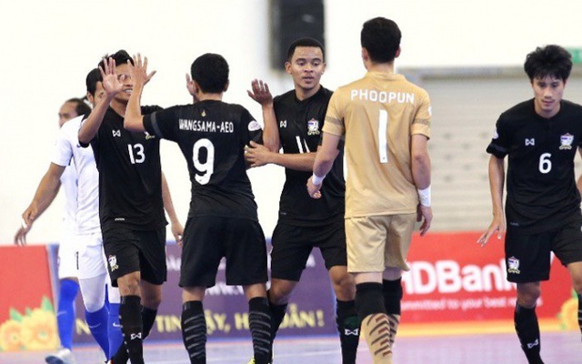 Vùi dập đối thủ, Thái Lan "tọa sơn quan hổ đấu" chờ Việt Nam đấu Malaysia