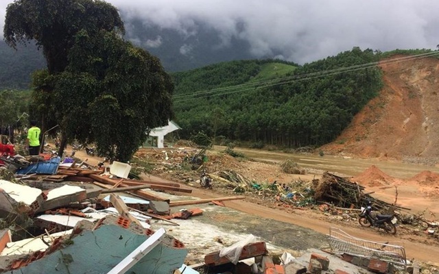 Quảng Nam: Thêm 2 vụ sạt núi vùi lấp 15 người trong 5 gia đình tại huyện miền núi Nam Trà My