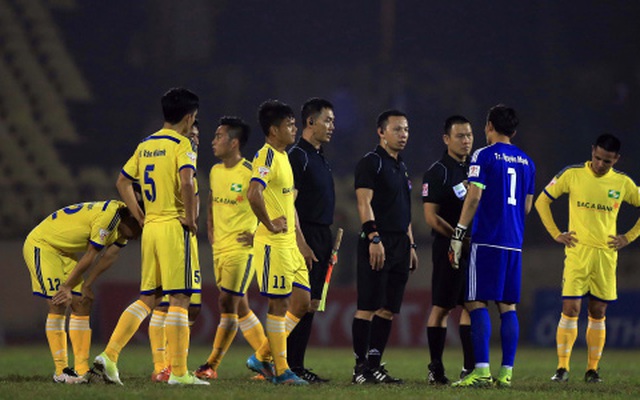 Trọng tài V-League xin ‘nghỉ thêm’ vì quá áp lực