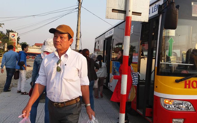 Huế: Hàng chục người bao vây trụ sở công ty xe buýt, hệ thống xe công cộng tê liệt