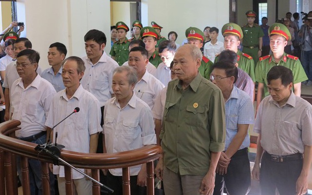 Hai bị cáo ốm, hoãn xét xử 10 cán bộ giao đất sai ở Đồng Tâm