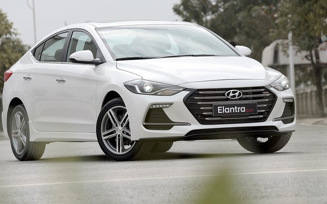 Hyundai công bố Elantra Sport 2018 'rẻ giật mình', giá 729 triệu đồng