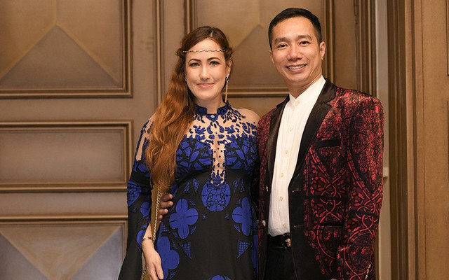 Sao "Người đẹp và quái vật" diện áo dài, chụp ảnh cùng nhà thiết kế Đỗ Trịnh Hoài Nam