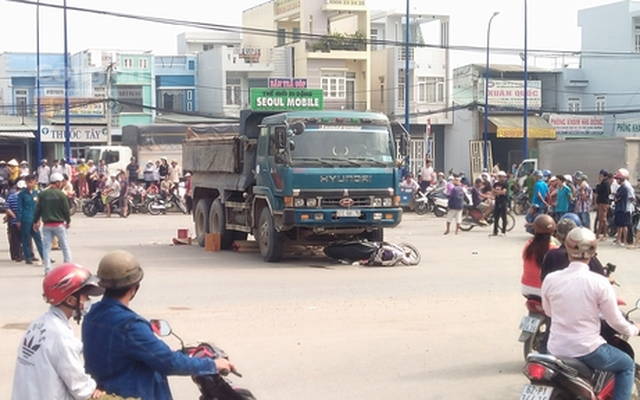 Xe ben tông chết 2 vợ chồng ở Sài Gòn