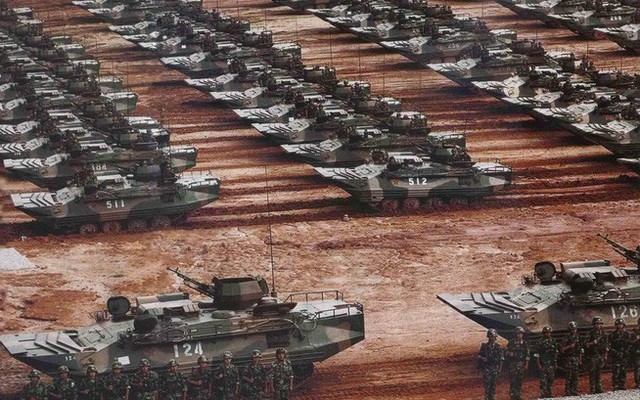 NÓNG: Trung Quốc tặng hàng trăm xe tăng và thiết giáp cho Campuchia