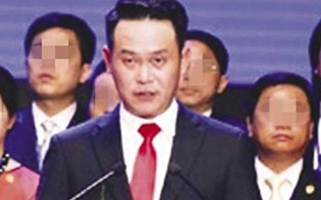 Chủ tịch Hội Doanh nhân trẻ Việt Nam Đặng Hồng Anh bị tố “ngồi nhầm ghế”