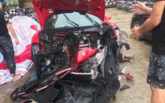 Ca sĩ Tuấn Hưng có mặt trên xe Ferrari vừa xảy ra tai nạn