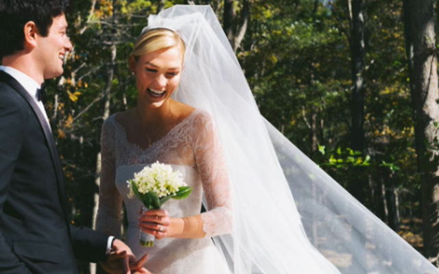 Đám cưới cổ tích đang rầm rộ nhất Hollywood: Karlie Kloss kết hôn với em trai con rể Tổng thống Mỹ