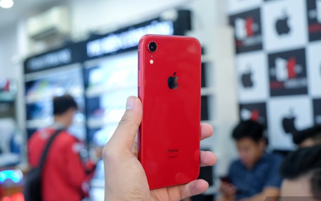 iPhone XR vừa về Việt Nam đã rớt giá khủng khiếp: Trong 1 buổi sáng rớt 3 triệu đồng!