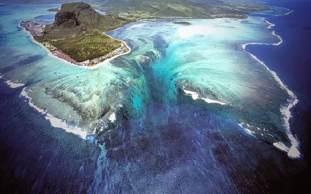 Thác nước ngầm trong lòng đại dương: Khổng lồ hơn thác Victoria lớn nhất thế giới