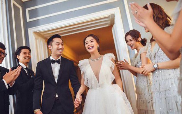 6 tháng sau bữa tiệc ngỡ tưởng hôn lễ, Chung Hân Đồng thông báo tháng 12 mới chính thức tổ chức đám cưới