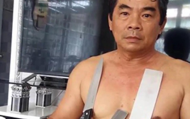 Video: 'Dị nhân' Tiền Giang hút vật dụng bằng inox