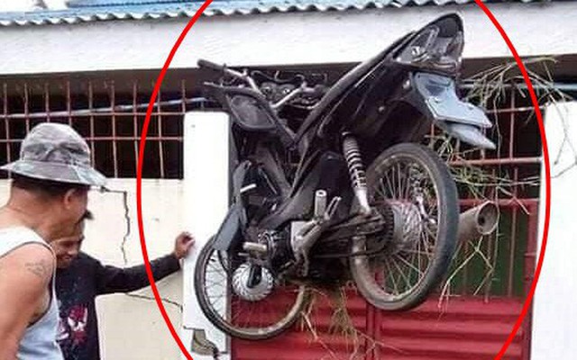 Vị trí chiếc xe máy dừng bánh khiến dân mạng đau đầu tìm nguyên nhân tai nạn