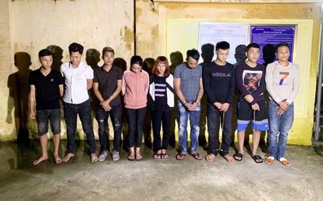 Thanh Hóa: 9 nam thanh nữ tú sử dụng ma túy đá trong quán karaoke