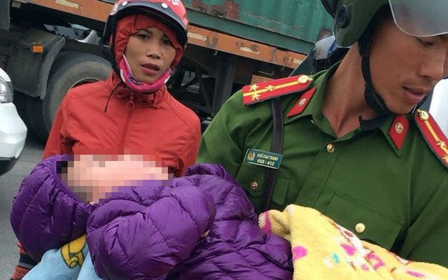 Bé trai 3 tuổi bị bỏ rơi trong cảnh đói, rét dưới chân cầu ở Bắc Ninh