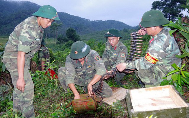 Tiểu đoàn Bộ binh 2 thực hành bắn đạn thật