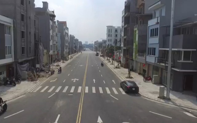 Video: Con đường 600 m gần 200 tỷ đồng đẹp nhất quận Long Biên nhìn từ flycam