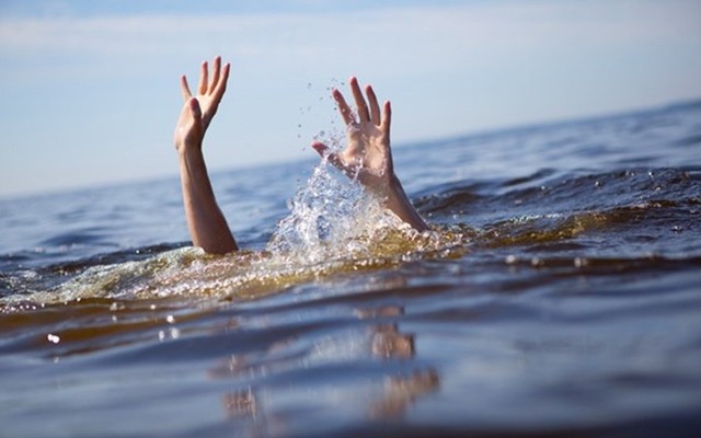 Đi vớt lục bình, 2 em bé là anh em ruột tử vong thương tâm